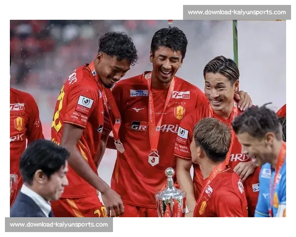 日资比甲劲旅圣图尔登官宣日本中场松泽海斗加盟 24 岁新星登陆欧洲开启新征程