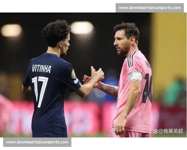 登贝莱追星梅西名场面！更衣室勾肩搭背聊 5 分钟，巴萨老队友再续兄弟情