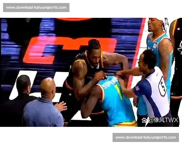比斯利霍华德硬刚芬森！BIG3 上演退役球星暴力美学，抱摔冲突 + 垃圾话引爆全场