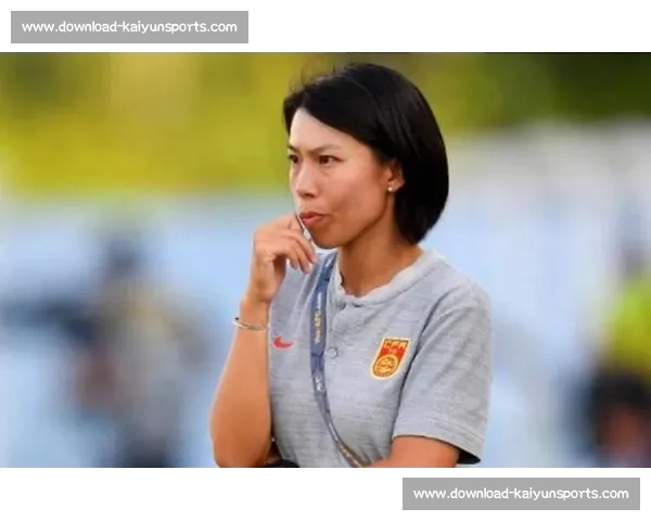 苏超铁哨柔情：高颜值裁判陆爽的微笑执法哲学